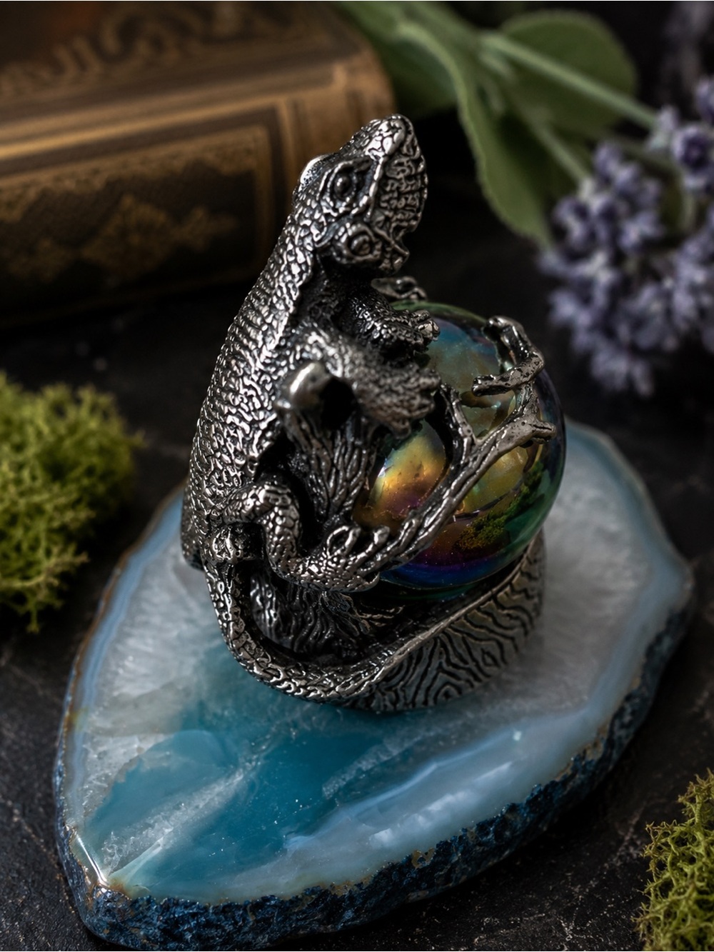 Pewter Lizard Figurine on Green Agate Slice Crystal Ball Fantasy Decor - Picture 3 of 3